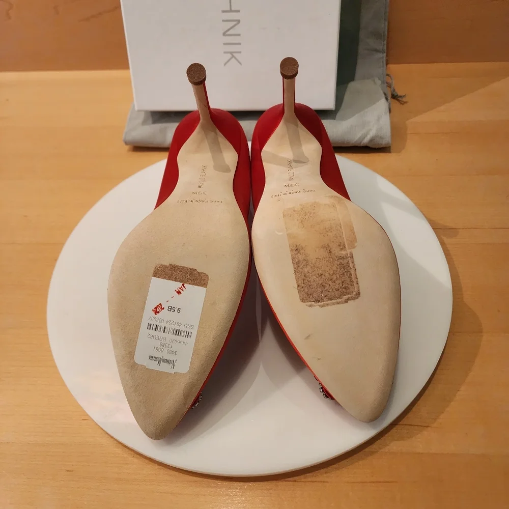 💯Authentic Manolo Blahnik HANGISI Red Satin Jewel Buckle Pumps - Picture 13 of 17